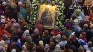 Одни в церкви, другие на свадьбе: жители Молдовы рассказали о желании выйти на выборы