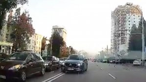 Слишком торопился и чуть не спровоцировал ДТП: как столичный водитель пытался объехать дорожную пробку (ВИДЕО) 