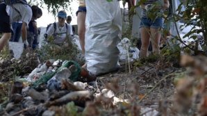 Очистили берег реки и выиграли поездку в Яссы: школьники из Костешт ударно провели субботник