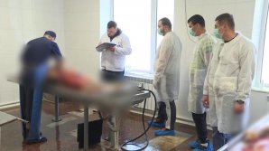 Шоковая терапия: Водителей, пойманных пьяными, отправили в морг на вскрытие трупов