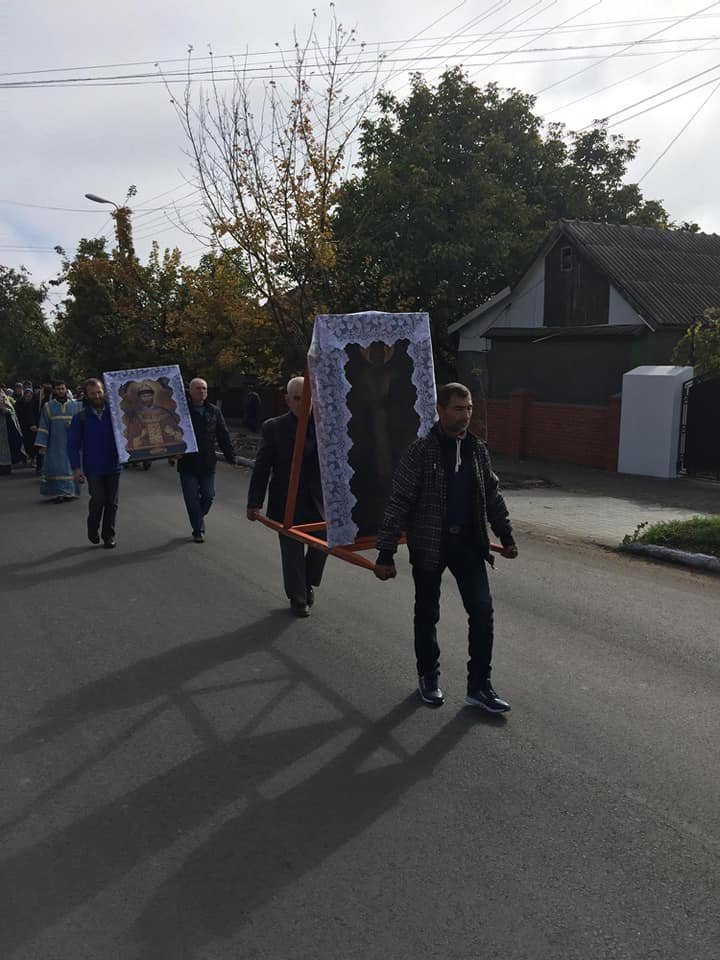 В праздник Покрова Пресвятой Богородицы по улицам Комрата прошел крестный ход