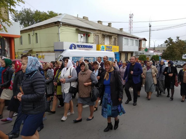 В праздник Покрова Пресвятой Богородицы по улицам Комрата прошел крестный ход