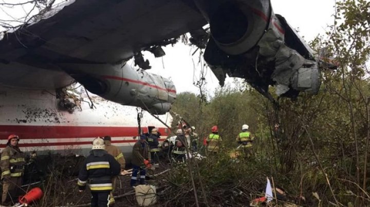 Появилось первое видео с места крушения самолета в Украине