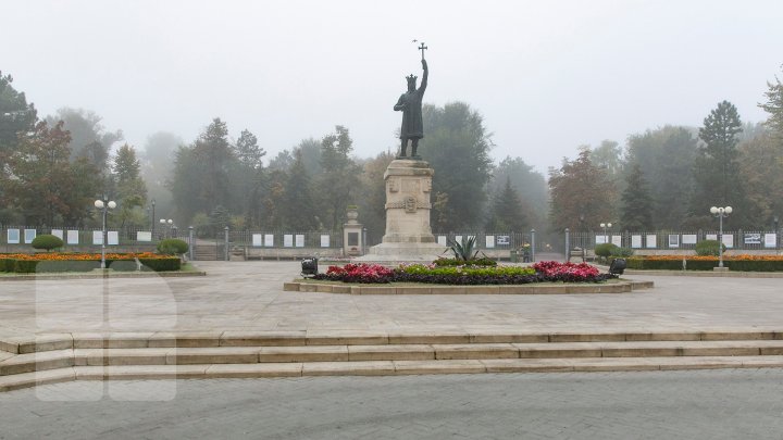 Храмовый праздник Кишинева начался с праздничного богослужения в Кафедральном соборе (ФОТО)