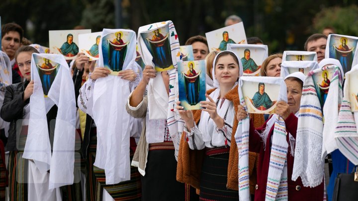 Храмовый праздник Кишинева начался с праздничного богослужения в Кафедральном соборе (ФОТО)