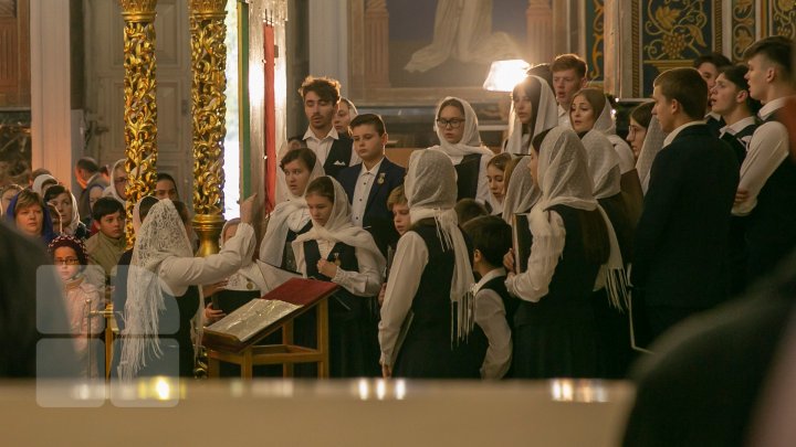 Храмовый праздник Кишинева начался с праздничного богослужения в Кафедральном соборе (ФОТО)