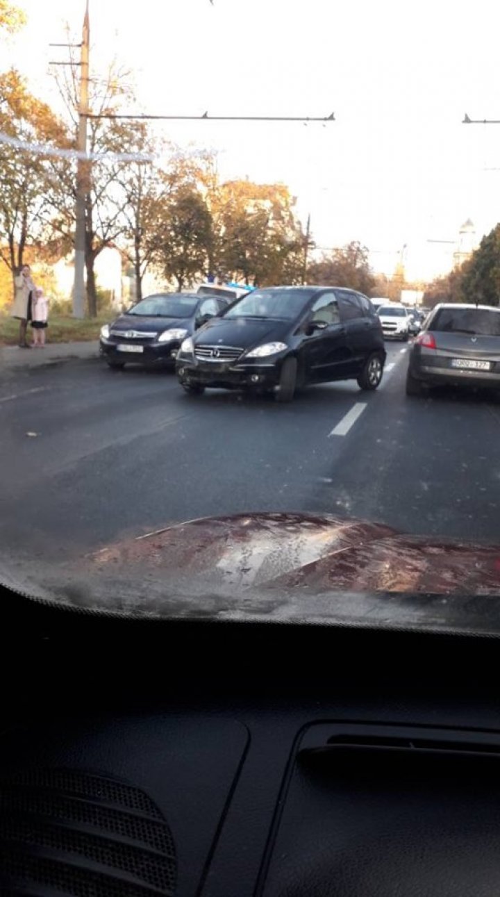 Авария на Телецентре: мотоциклист врезался в легковушку (ФОТО) 