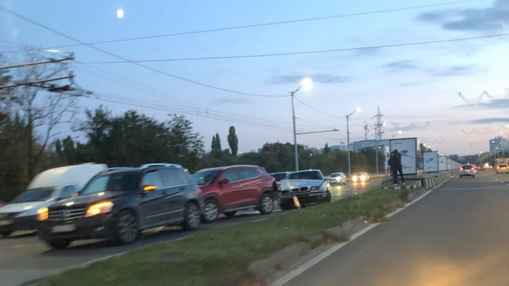 Цепная авария на Виадуке: столкнулись три автомобиля