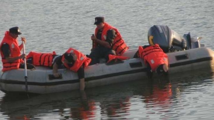 На Дунае во время состязаний перевернулась лодка с детьми