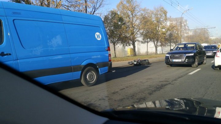 Авария на Телецентре: мотоциклист врезался в легковушку (ФОТО) 