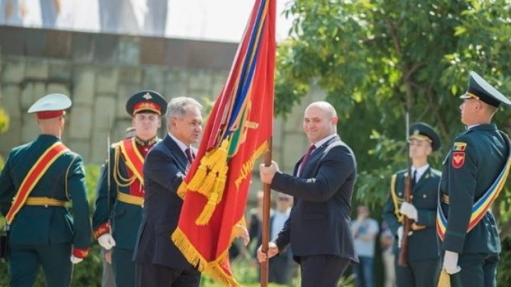 Игорь Додон рассказал, где намерен хранить боевое знамя, подаренное Сергеем Шойгу (ФОТО, ВИДЕО)