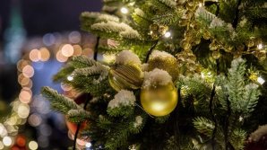 В магазинах страны началась подготовка к новогодним праздникам