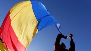 "Acasă-i România": в Испании диаспора исполнила патриотическую песню на участке для голосования