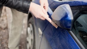 Год тюрьмы за вандализм: гражданина Румынии осудили за намеренную порчу машин