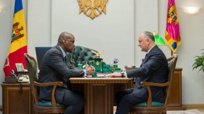 Игорь Додон сообщил Дереку Хогану о политических рисках после спорного решения Майи Санду