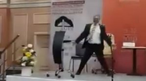 Российский чиновник зажёг с "Бурановскими бабушками" под хит "Party For Everybody" (ВИДЕО)