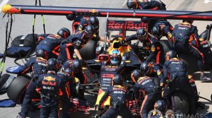 Команда "Формулы-1" "Ред Булл" провела пит-стоп в невесомости