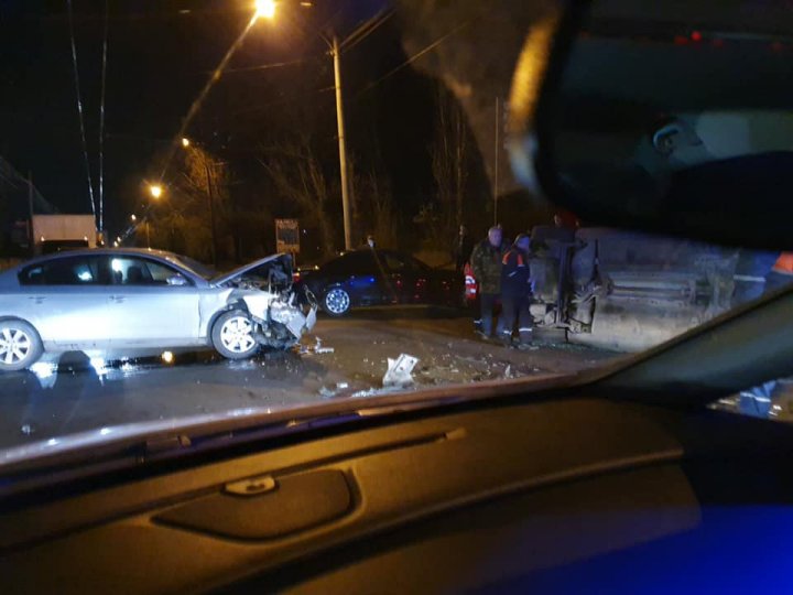 ДТП в столице: одна машина перевернулась (ФОТО)