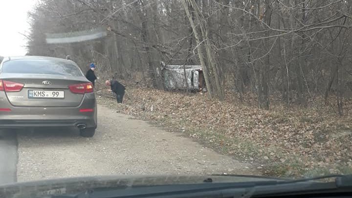 Водитель уснул за рулём: на трассе Оргеев-Кишинёв перевернулся автомобиль (ФОТО)