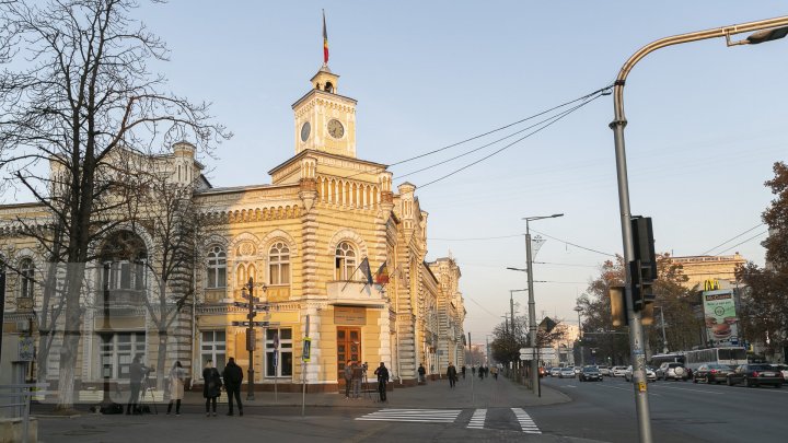 Первый рабочий день Иона Чебана на посту мэра Кишинёва (FOTOREPORT)