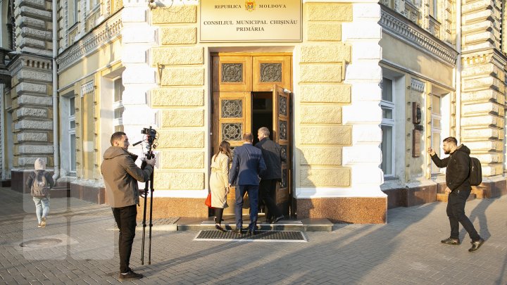 Первый рабочий день Иона Чебана на посту мэра Кишинёва (FOTOREPORT)