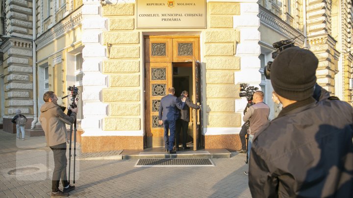 Первый рабочий день Иона Чебана на посту мэра Кишинёва (FOTOREPORT)