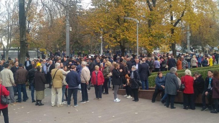 Протест в столице: перед зданием парламента собрались сторонники Майи Санду