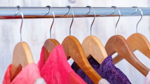 В здании Госуниверситета работает социальный гардероб. Вещи для него собирает столичная церковь "Сретения Господня"