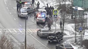 Обиделся на замечание: в Подмосковье нарушитель напал на полицейского с ножом (ВИДЕО)