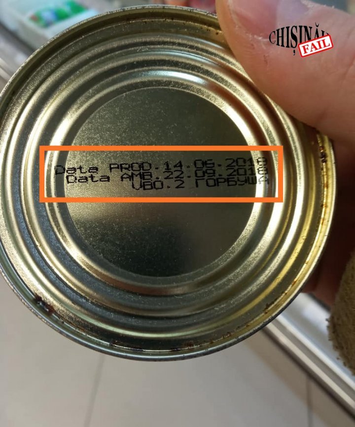 Нет слов: в одном из столичных супермаркетов продают на скидках просроченныю красную икру (ФОТО)