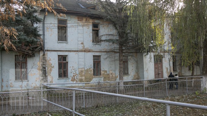 Конная школа рушится на глазах: на ремонт нужны два миллиона леев