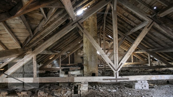 Конная школа рушится на глазах: на ремонт нужны два миллиона леев