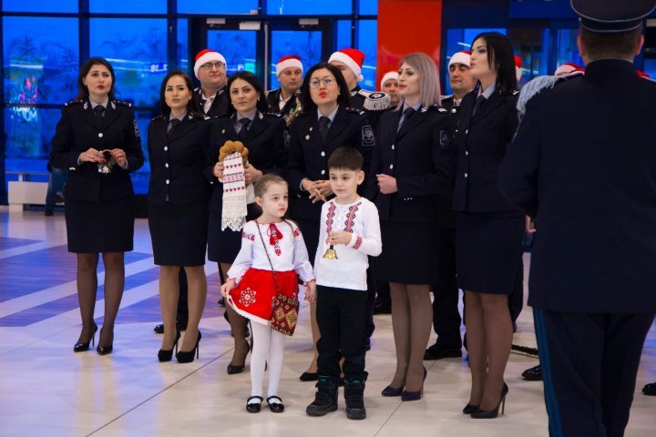 Праздник к нам приходит: на границе с Молдовой всем въезжающим дарили хорошее настроение (ФОТО)