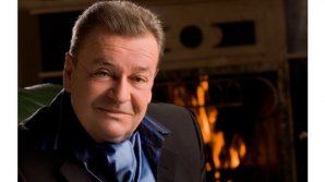 Прощание с маэстро: гроб с телом музыканта Штефана Петраке доставят в церковь святой Феодоры из Сихлы