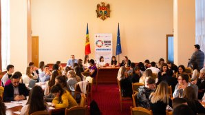 Министр образования Корнелиу Попович перепутал речи на презентации проекта: "Ой, извините! Мы не на том мероприятии?"