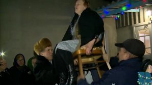 Двойной праздник: Лучия Крэчун из села Сэрэтений Векь отмечает и Рождество, и день рождения