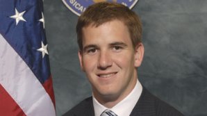 Двукратный победитель Супербоула Илай Мэннинг объявил о завершении карьеры