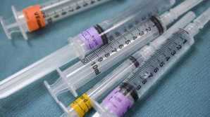 Реакция чиновников на требование одной из столичных поликлиник приходить со своими шприцами