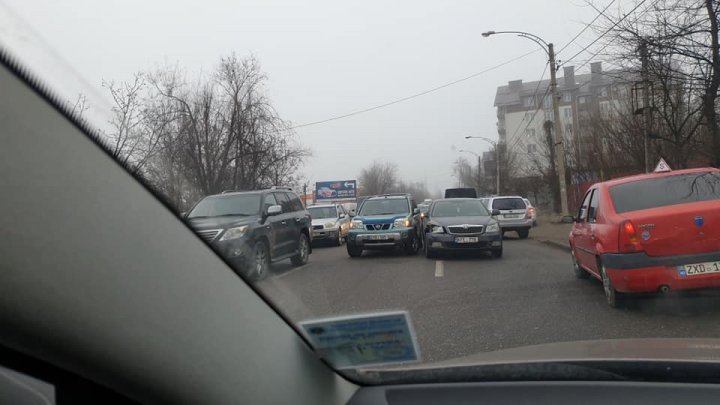 Несколько ДТП парализовали столичную улицу Вадул-луй-Водэ (ВИДЕО)