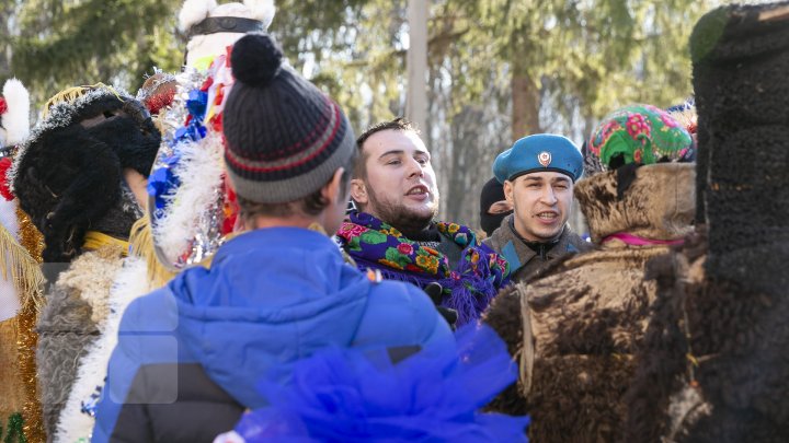 Прошлись от дома к дому, разыгрывая сценки: традиции в канун дня Святого Василия в селе Хыржаука (ВИДЕО)