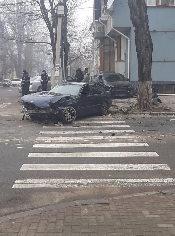 В центре столицы столкнулись две легковушки: пострадавшая в коме (ФОТО)