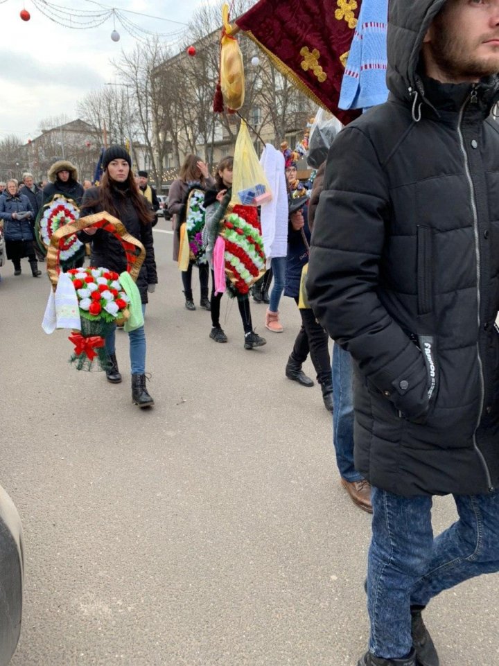 В Оргееве десятки людей пришли проститься с подростком, которого хладнокровно убил сверстник (ФОТО)