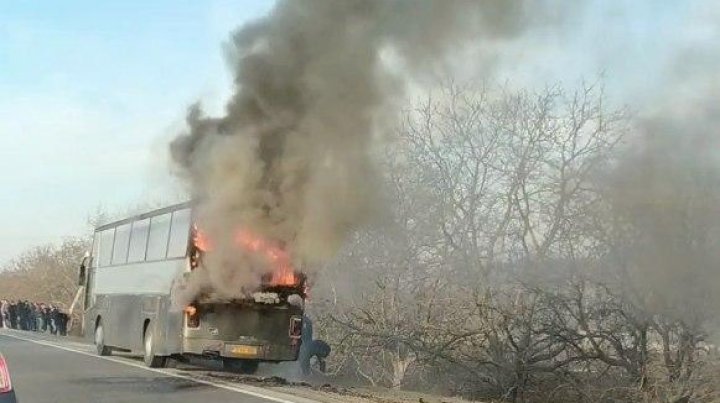 У села Пересечино загорелся пассажирский автобус (ФОТО, ВИДЕО)