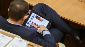 Депутаты получат новые планшеты и точка: "Это новая система, в начале придется потрудиться"