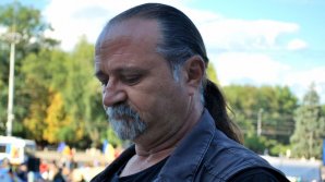 Сторонник ППДП окорбил журналистку Publika TV за приглашение на передачу одного из лидеров ПДС