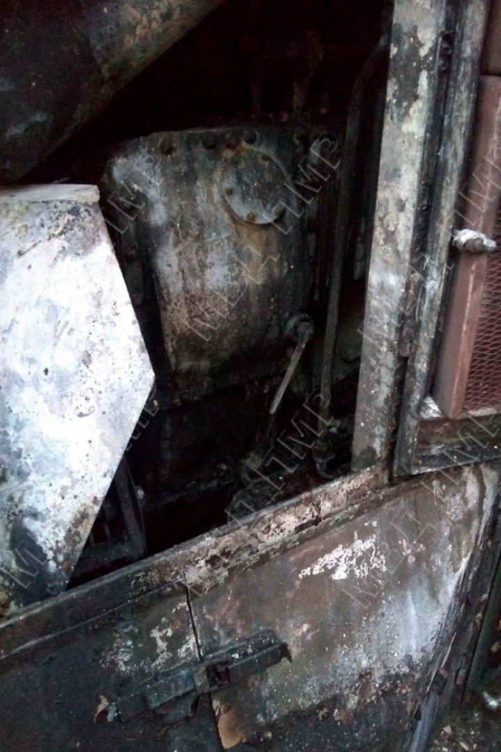 Под Рыбницей на ходу загорелся тепловоз с металлоломом (ФОТО)