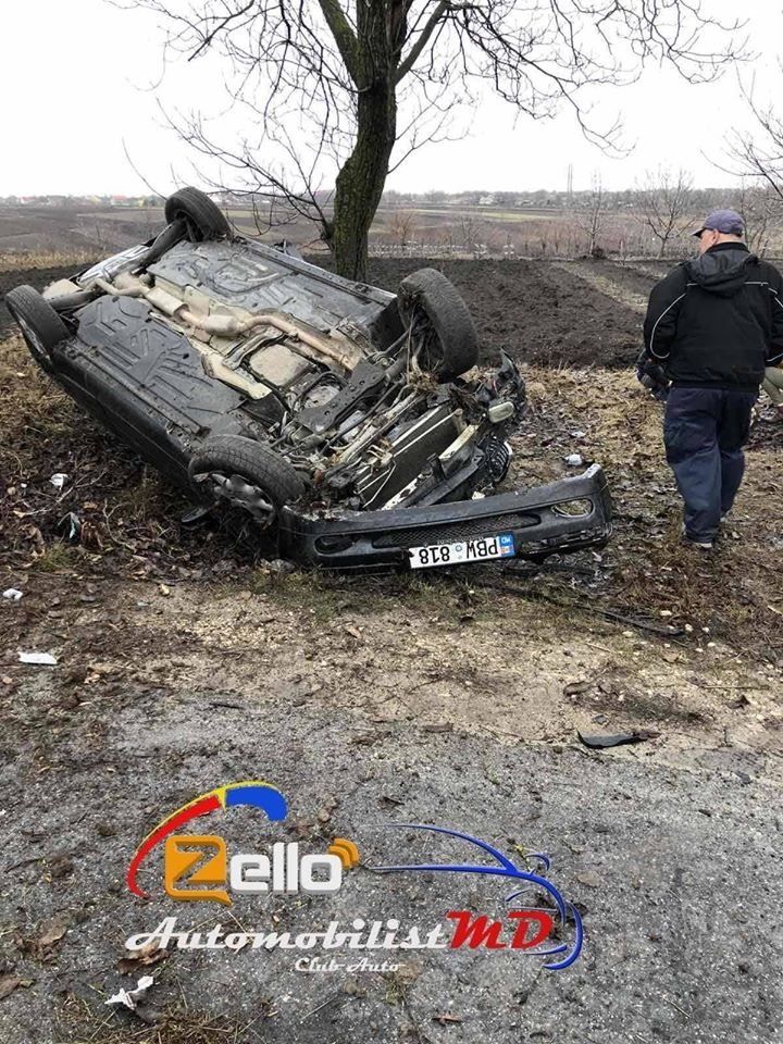 Авария в Дубоссарском районе: на трассе перевернулся легковой автомобиль (ФОТО)