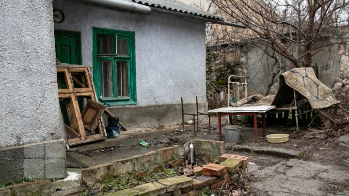 Свалка в историческом центре Кишинева: мэр не в курсе, жильцы близлежащих домов опасаются за свое здоровье (ФОТО)