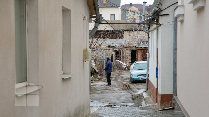 Свалка в историческом центре Кишинева: мэр не в курсе, жильцы близлежащих домов опасаются за свое здоровье (ФОТО)