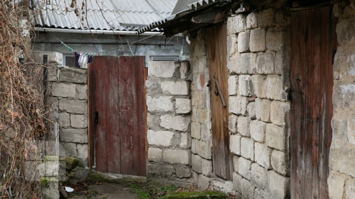 Свалка в историческом центре Кишинева: мэр не в курсе, жильцы близлежащих домов опасаются за свое здоровье (ФОТО)